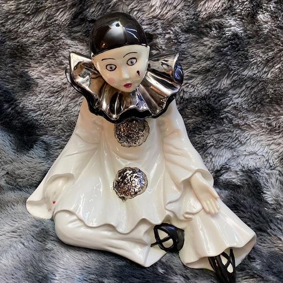 Black and White Sitting Pierrot Clown - Picture 14 of 16